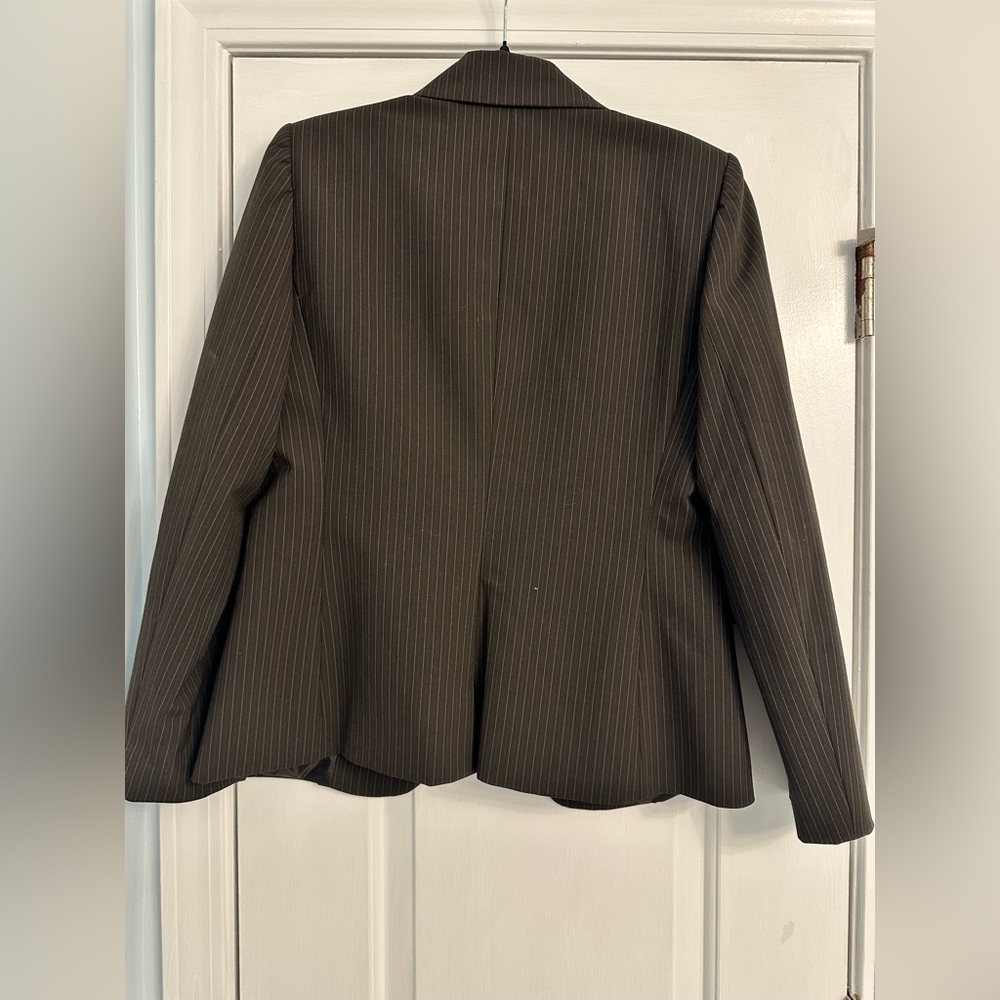 Tahari Blazer Women's Pinstripe Size 8 - Picture 3 of 5